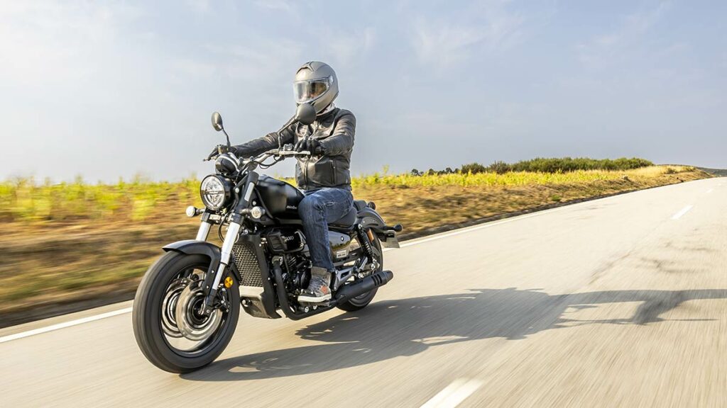 Probamos la nueva moto de Macbor para el carnet A2 que nace en España con pasaporte de China, habla inglés y tiene un precio difícil de creer 25 Fotos primera prueba Macbor Rockster 410 2024