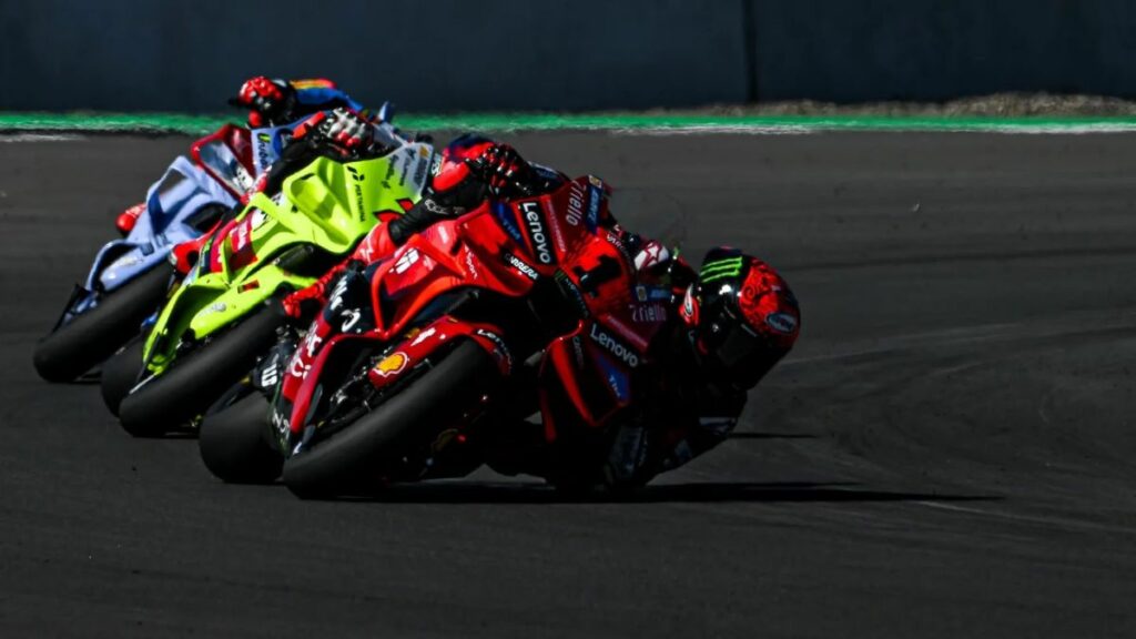 MotoGP Indonesia: Martín recupera terreno y aprieta la lucha por el título 2 MotoGP-Mandalika-1