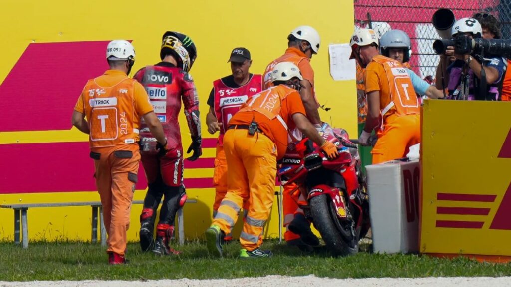 MotoGP San Marino: la victoria número 100 de Ducati cayó del lado de Enea Bastianini 3 Pecco-san-Marino-caida