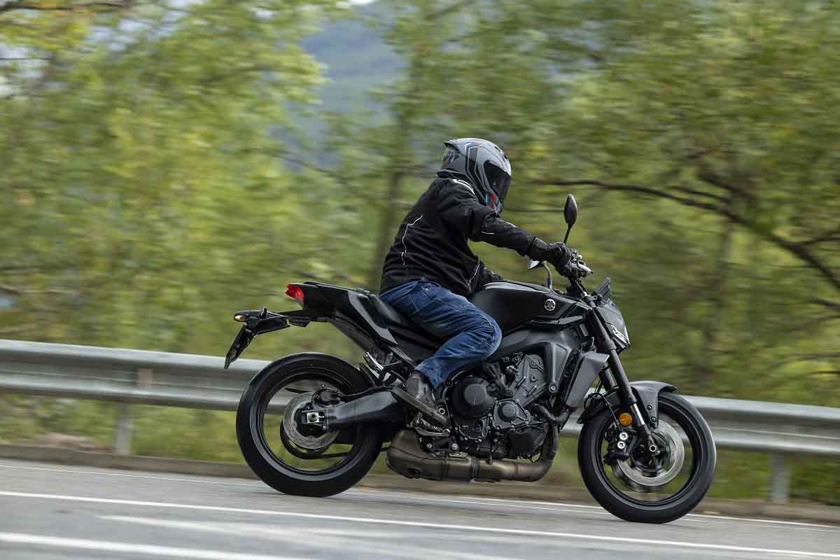 Fotos de las motos naked rivales de la Yamaha MT-09 Y-AMT