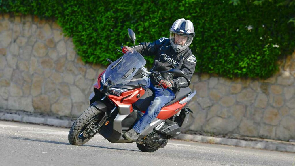 El Voge SR1 ADV sube la apuesta en equipamiento con líneas actuales 17 Prueba Voge SR1 ADV