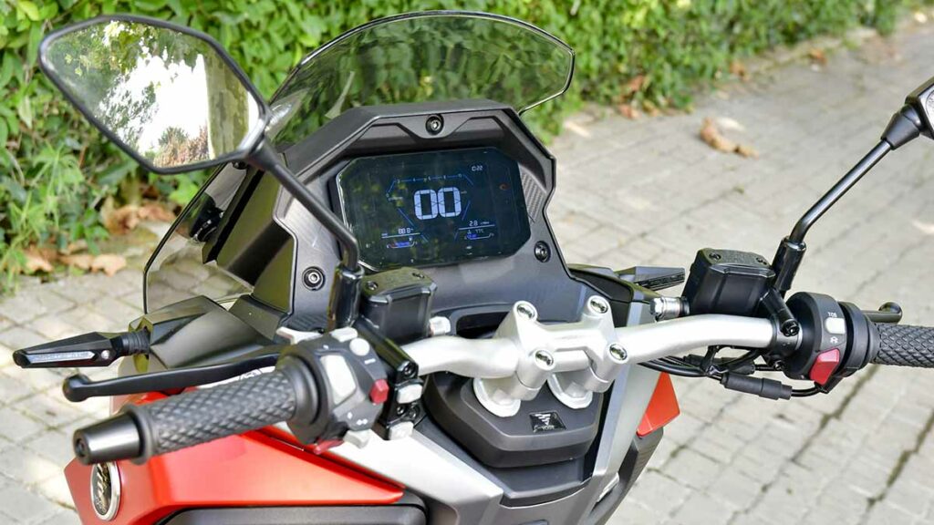 El Voge SR1 ADV sube la apuesta en equipamiento con líneas actuales 14 Prueba Voge SR1 ADV