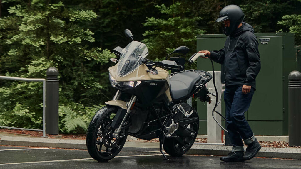 Zero Motorcycles acuerdo con ChargeGuru