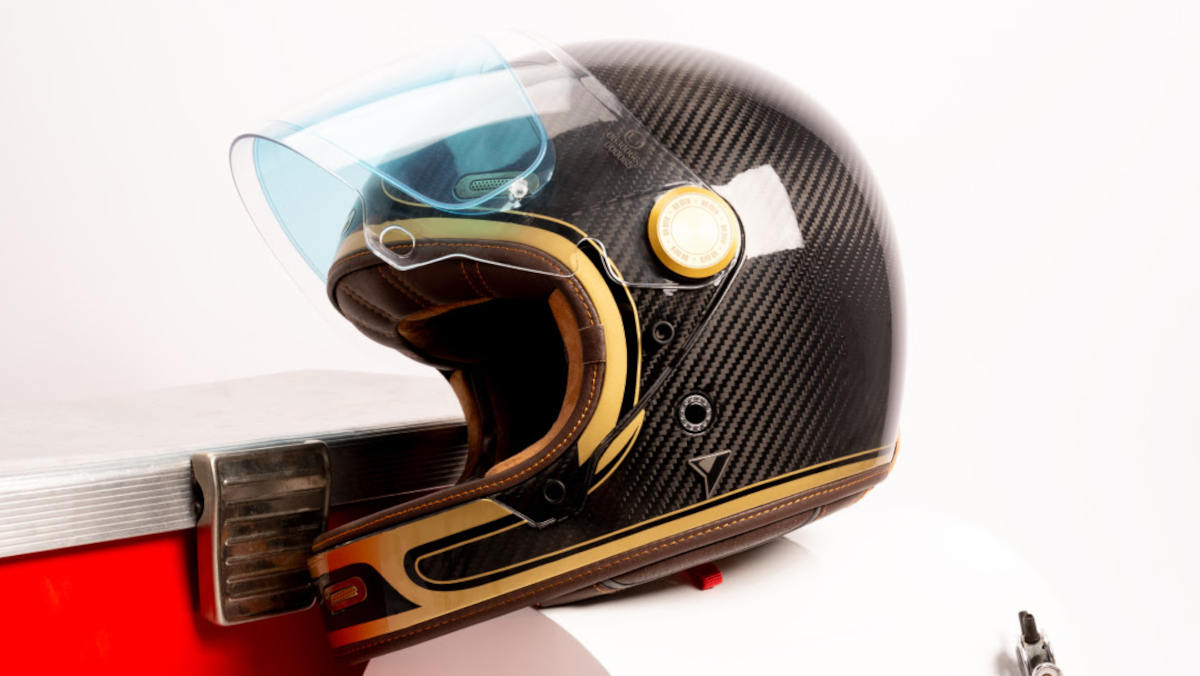 El nuevo casco de By City presume de estilo y... ¡fibra de carbono! 4 By City Roadster III