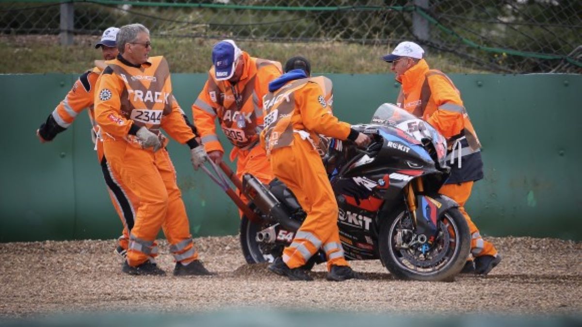 WSBK Magny-Cours: ‘Unfit’