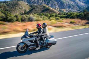 Fotos de cinco motos perfectas para viajar en pareja