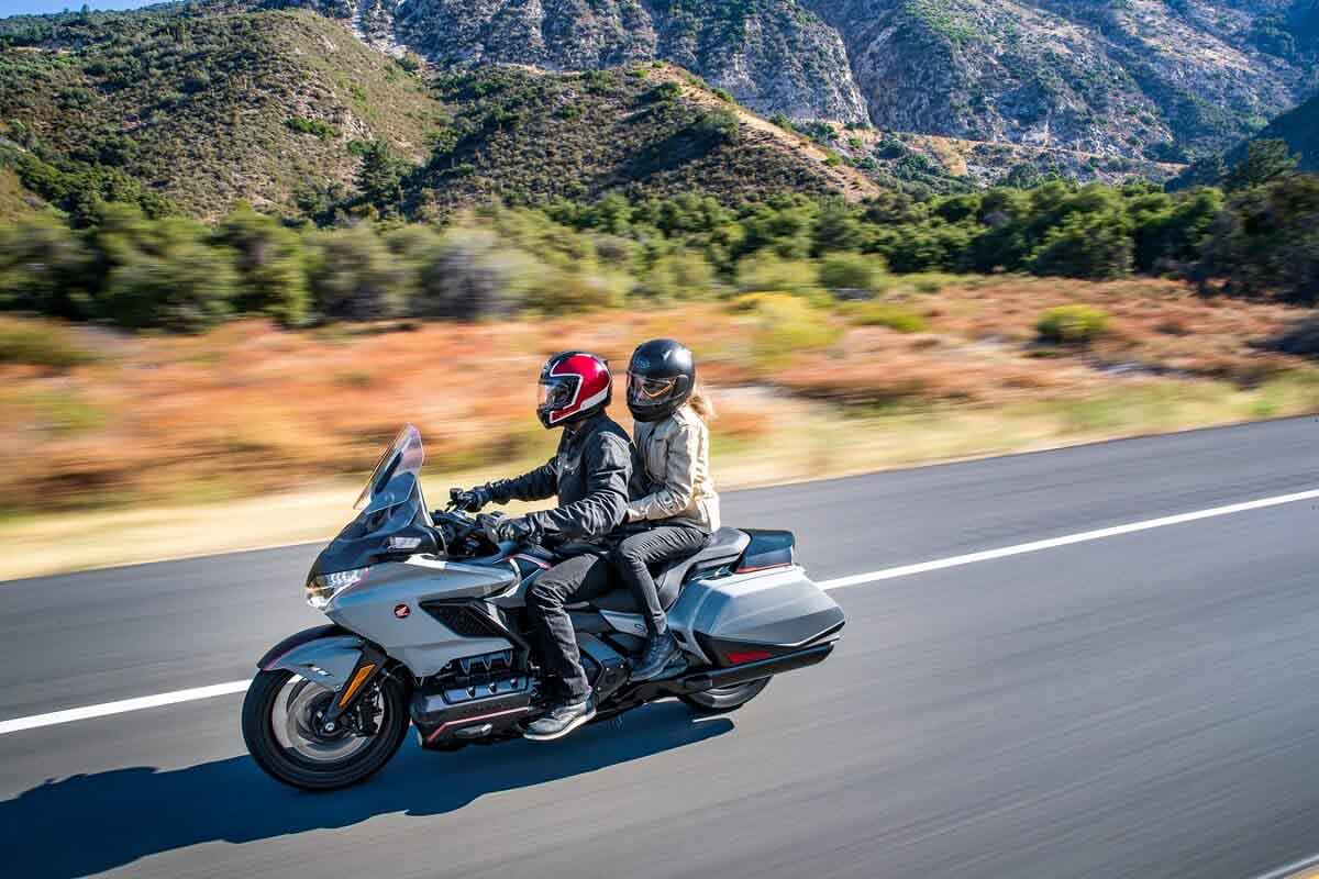 Motos más cómodas para viajar en pareja, Honda GL 1800 Goldwing DCT
