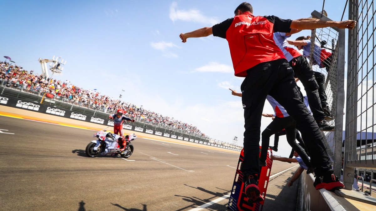El GP de Aragón de MotoGP concluye con triplete español y más de 100.000 aficionados