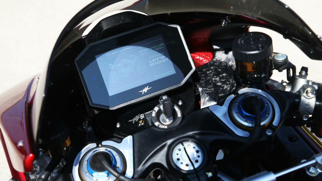 Probamos en exclusiva la especialísima MV Agusta Superveloce 1000 Serie Oro (Parte 1) 16 Prueba de la MV Agusta Superveloce 1000 Serie Oro