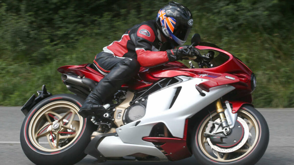 Probamos en exclusiva la especialísima MV Agusta Superveloce 1000 Serie Oro (Parte 2) 16 Prueba de la MV Agusta Superveloce 1000 Serie Oro