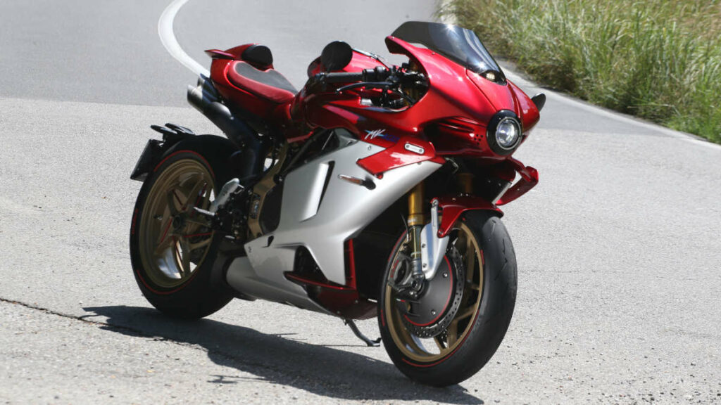 Probamos en exclusiva la especialísima MV Agusta Superveloce 1000 Serie Oro (Parte 1) 12 Prueba de la MV Agusta Superveloce 1000 Serie Oro