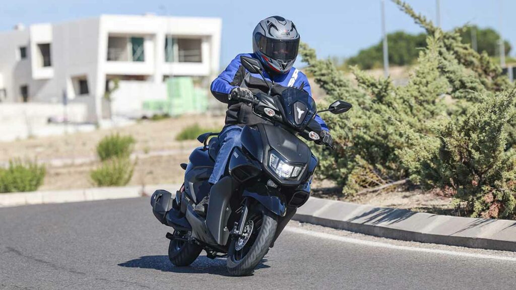 Prueba comparativa entre Yamaha Cygnus RayZR y Suzuki Avenis 125