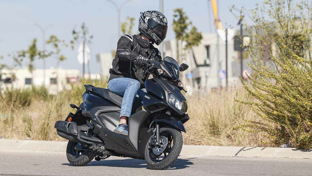 Fotos de scooter baratos para el carnet de coche 1 Prueba comparativa entre Yamaha RayZR y Suzuki Avenis 125
