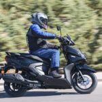 Fotos de la prueba comparativa entre Yamaha RayZR y Suzuki Avenis 125 3 Prueba Yamaha RayZR y Suzuki Avenis 125