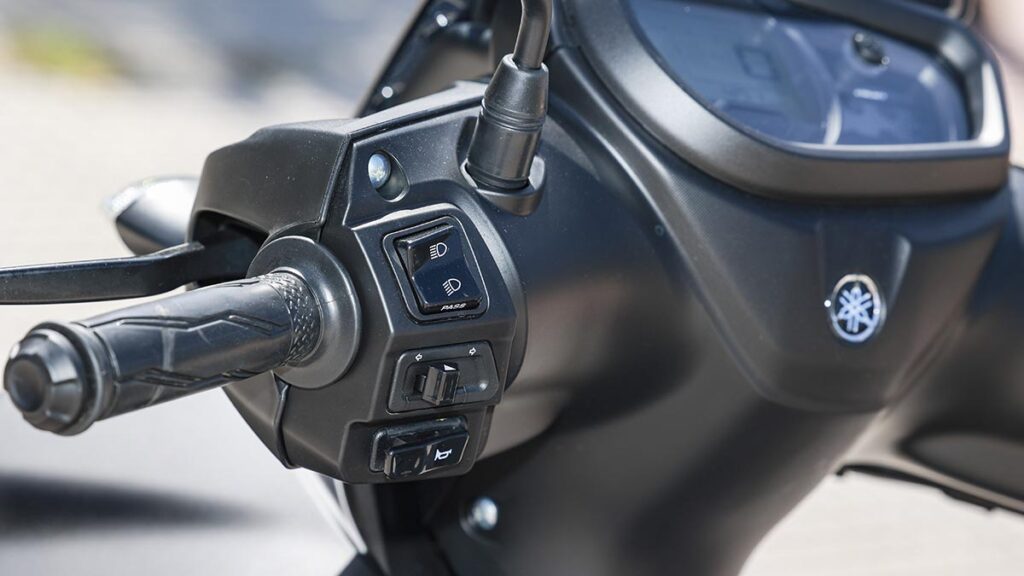 Prueba comparativa entre Yamaha RayZR y Suzuki Avenis 125