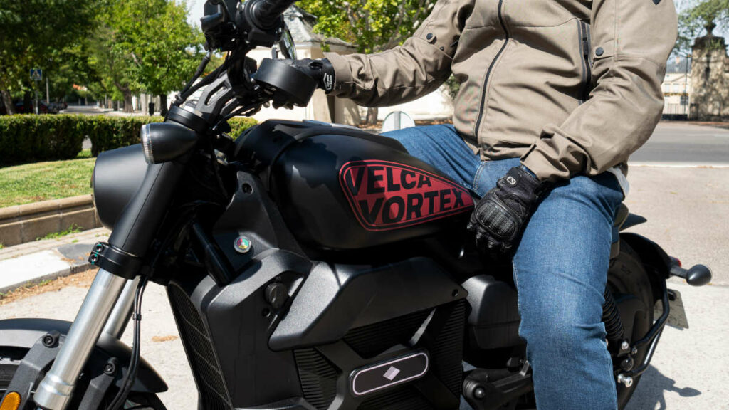 Velca se pasa las motos eléctricas con una atractiva custom cargada de tecnología 14 Velca Vortex