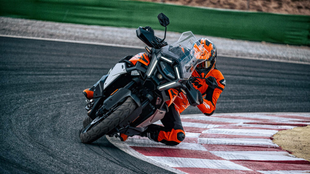 El nuevo buque insignia trail de KTM lo apuesta todo al rendimiento: la KTM 1390 Super Adventure S EVO 2025 llega dispuesta a reinar en su segmento 13 KTM 1390 Super Adventure S EVO 2025