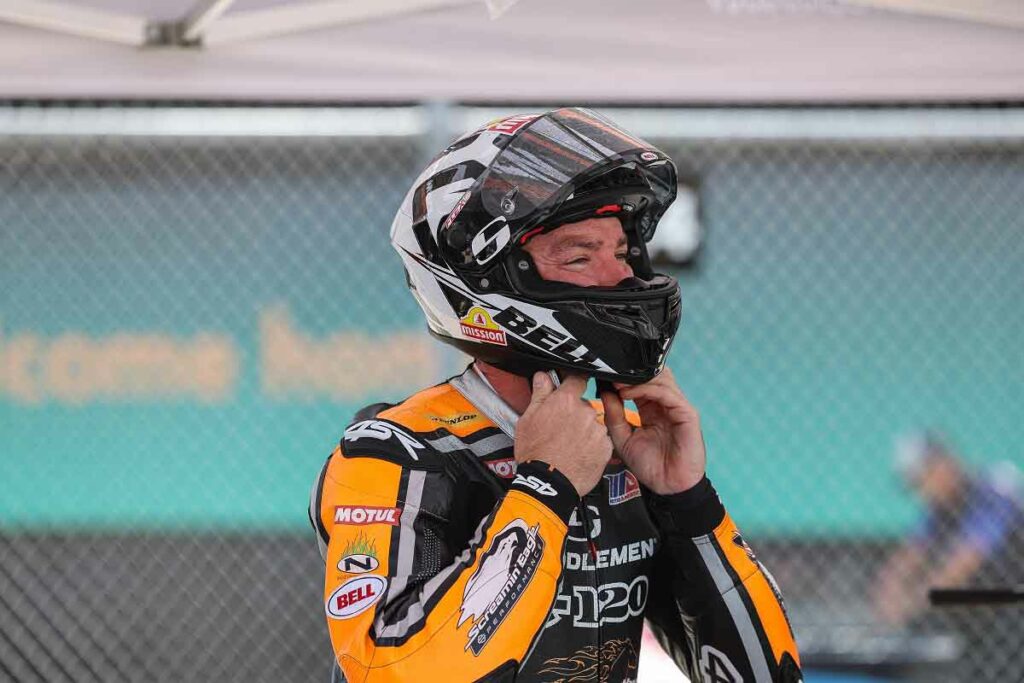 Casco de moto: elige el más adecuado para cada situación 12 Casco integral deportivo Bell Race Star Flex DLX