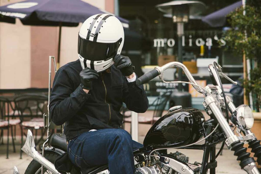 Casco de moto: elige el más adecuado para cada situación 18 Casco sport-turismo Bell Eliminator