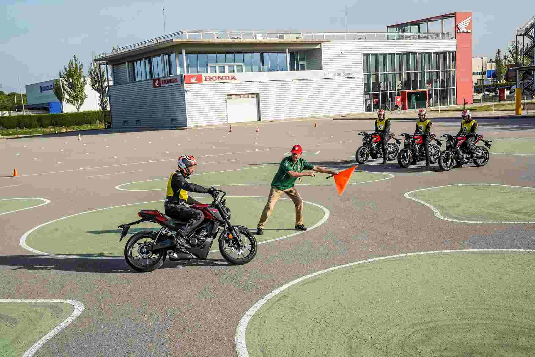 Por fin la DGT pone en valor los cursos de conducción segura para motoristas 4 Cursos HIS Honda para formación de motociclistas