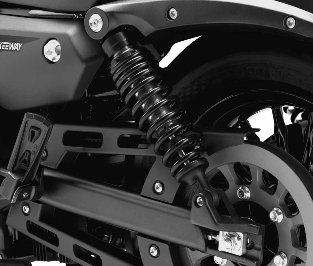 Con dos cilindros en V y en oferta: esta Keeway custom de 125 cc tiene 500 euros de rebaja 14 Keeway V-Cruise 125