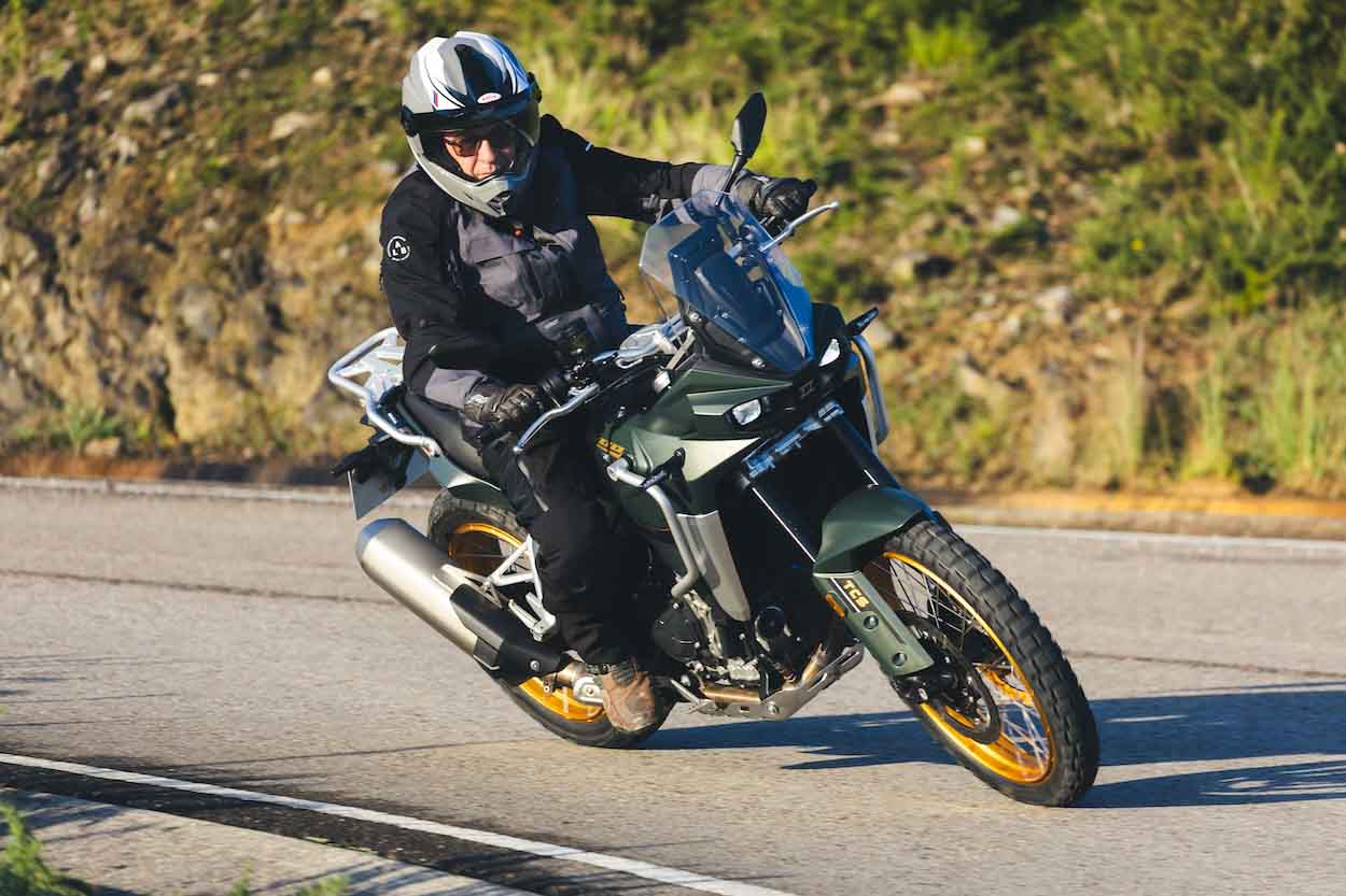 (Vídeo) Kove 800X, la trail de media cilindrada que quiere reventar el mercado
