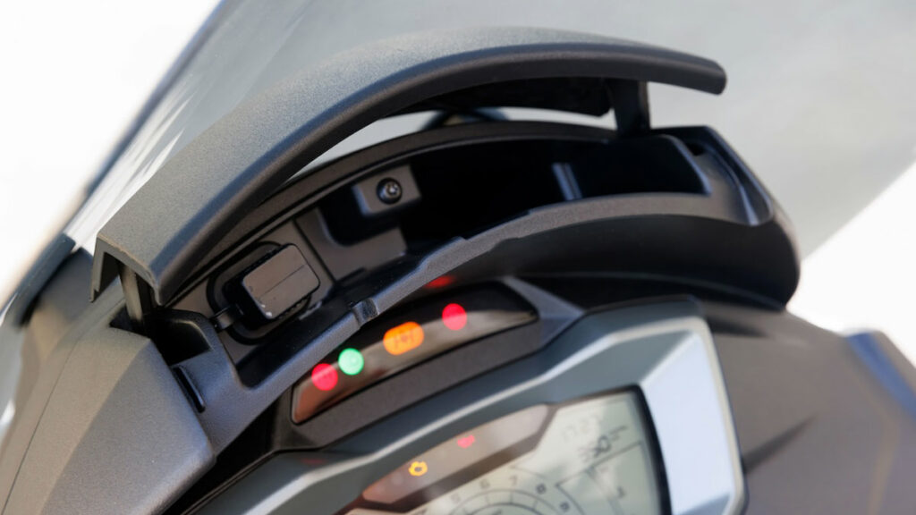 Probamos el scooter de tres ruedas para el carnet de coche líder que sube un peldaño su estatus "premium" 15 Prueba Piaggio MP3 310
