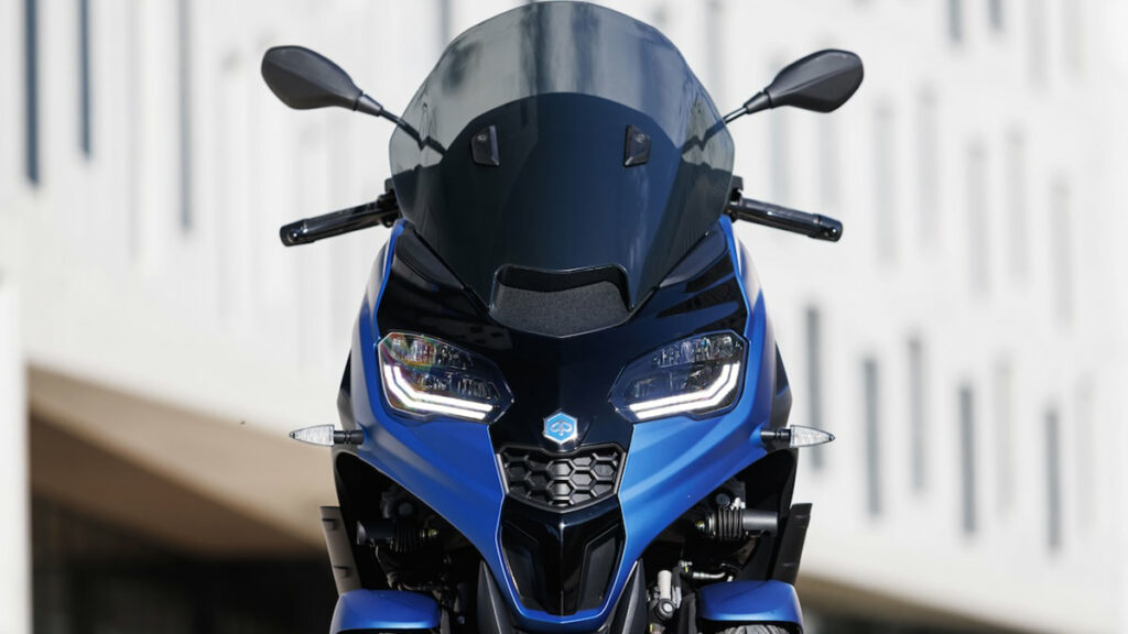 Probamos el scooter de tres ruedas para el carnet de coche líder que sube un peldaño su estatus "premium" 12 Prueba Piaggio MP3 310