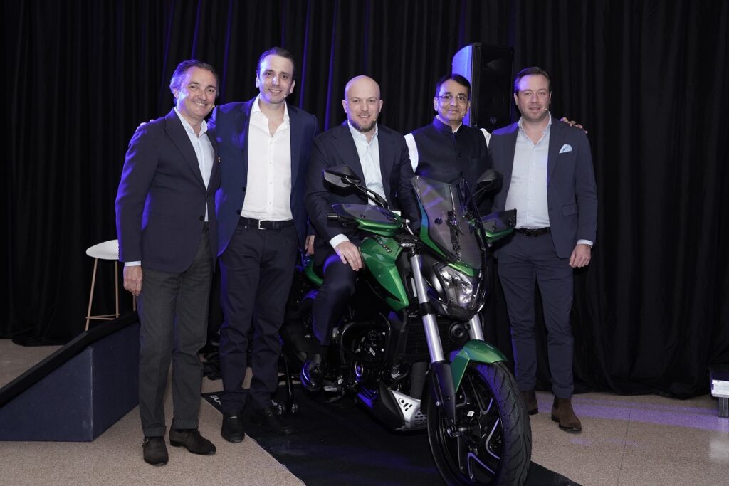 Bajaj, la potente marca india de motocicletas, desembarca en España 10 Presentación Bajaj en España