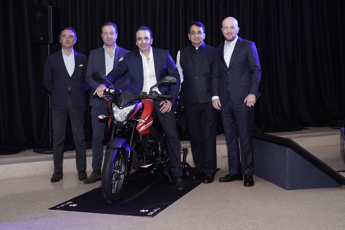 Fotos de la llegada de Bajaj a España