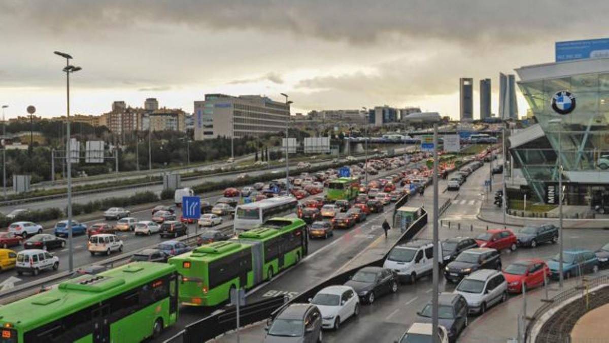 La DGT dice conocer el truco para evitar los grandes atascos diarios de las ciudades