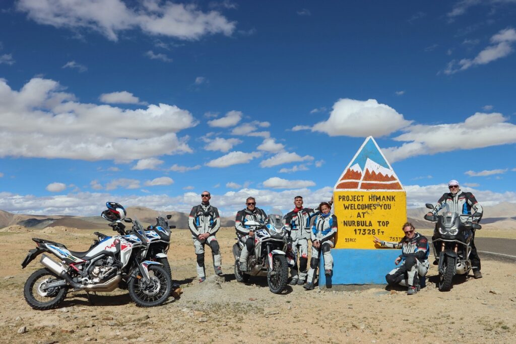 Metzeler y Honda consiguen alcanzar con éxito una proeza de altura... ¡más de 21.000 metros! 14 Aventura Metzeler-Honda en Ladakh, India