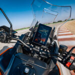 pantalla ktm 8.8 pulgadas 5