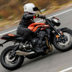 Prueba de la Triumph Street Triple R A2 2024
