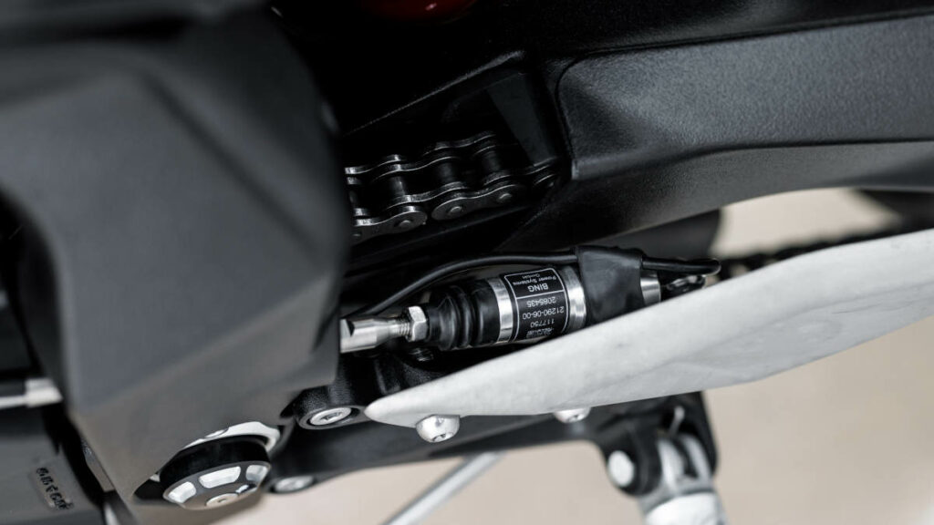 Probamos la Triumph Street Triple R A2, versión que vuelve al mercado después de varios años de ausencia, con nuevo motor y más tecnología 11 Prueba de la Triumph Street Triple R A2 2024