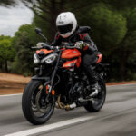 Prueba de la Triumph Street Triple R A2 2024