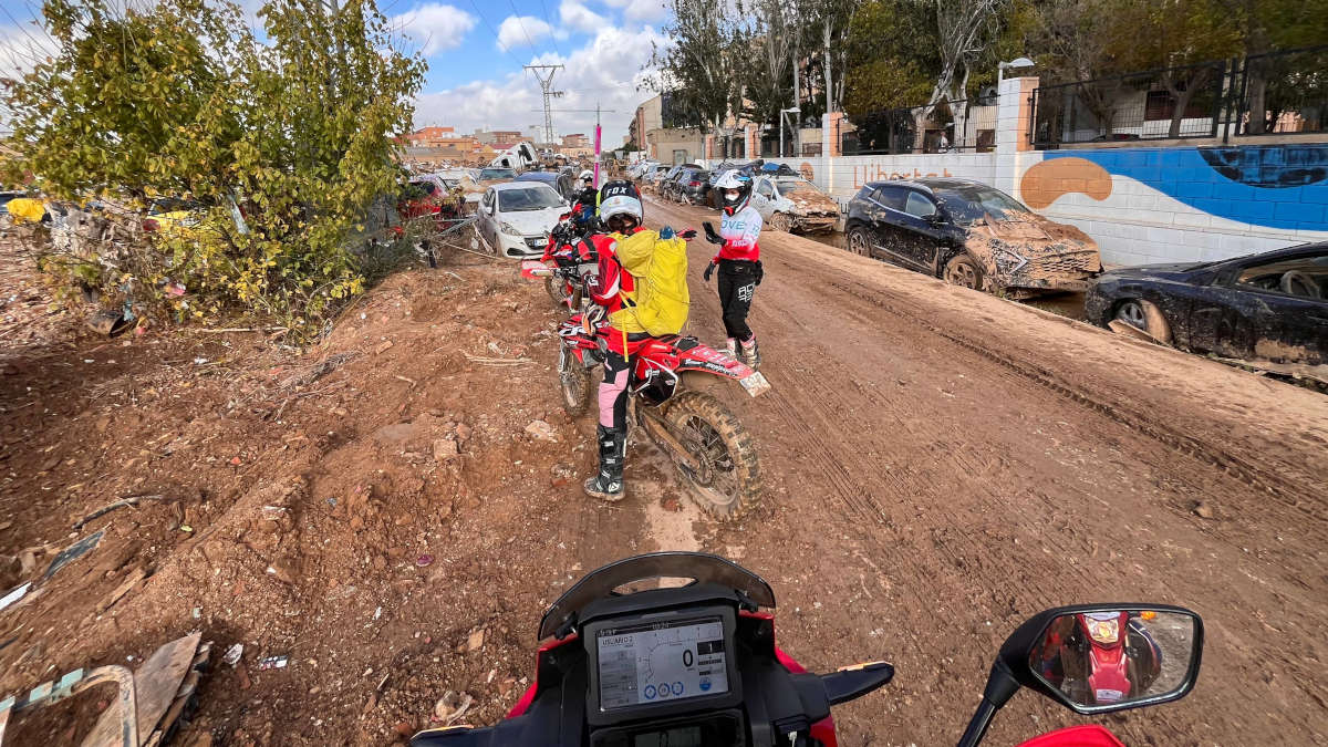 La DGT agiliza los trámites para afectados por la DANA con bajas temporales de vehículos y duplicados del carnet gratuitos 1 Moteros DANA Valencia