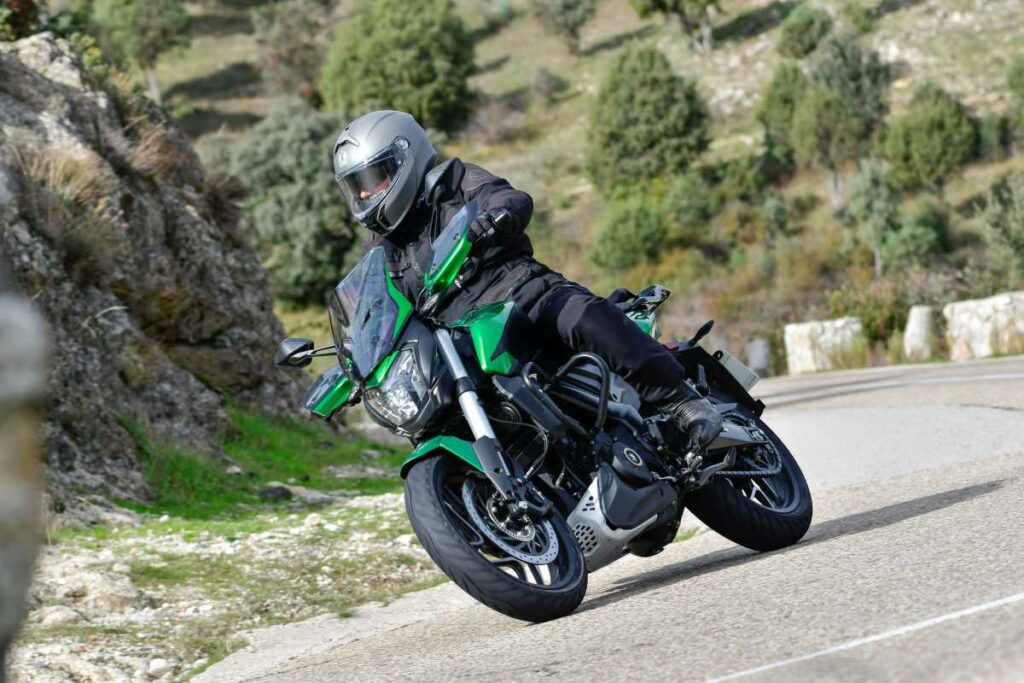 La moto para el carnet A2 que viene a redescubrir un segmento en vías de extinción 14 Bajaj Dominar D400 2025