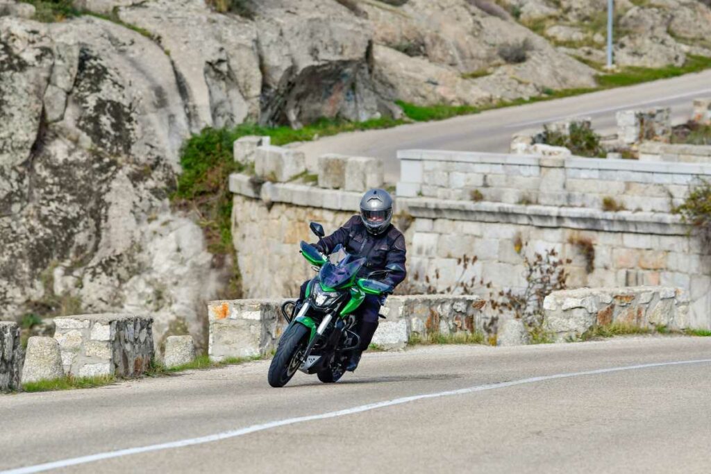 La moto para el carnet A2 que viene a redescubrir un segmento en vías de extinción 15 Bajaj Dominar D400 2025