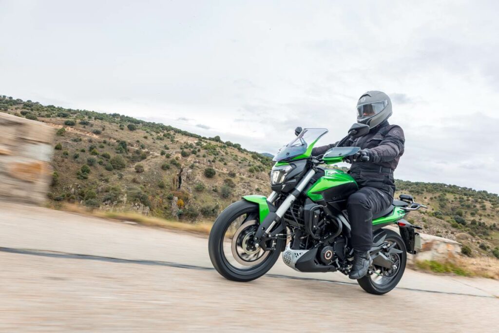La moto para el carnet A2 que viene a redescubrir un segmento en vías de extinción 20 Bajaj Dominar D400 2025