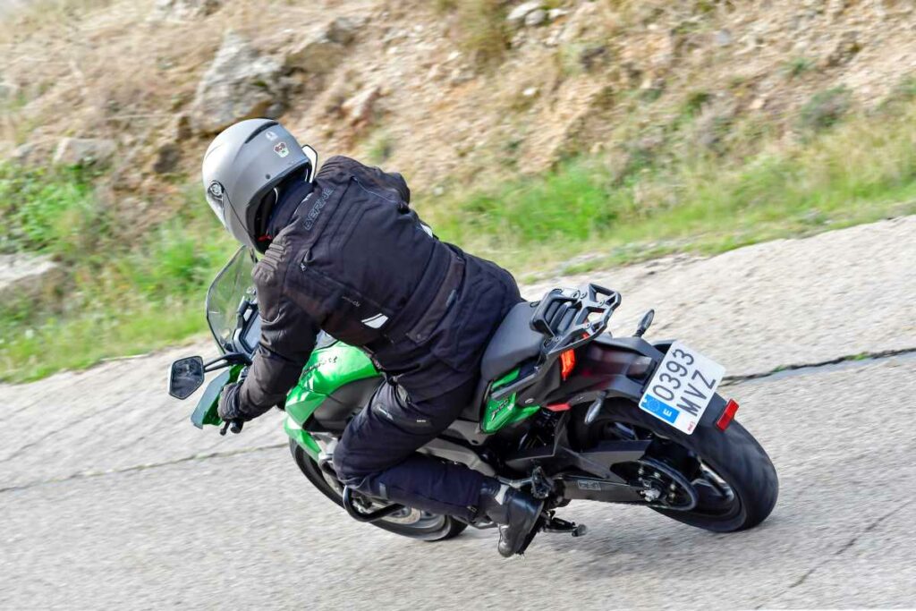 La moto para el carnet A2 que viene a redescubrir un segmento en vías de extinción 10 Bajaj Dominar D400 2025