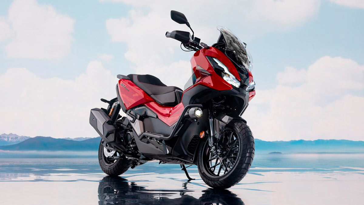 La marca del ala dorada introduce novedades en su scooter SUV para el carnet A2, el Honda ADV350 2025