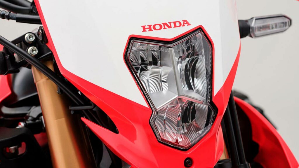 Las trail ligeras Honda CRF300L y CRF300 Rally 2025 reciben modificaciones para su presencia en el Salón de Milán EICMA 2024 12 Honda CRF300L 2025