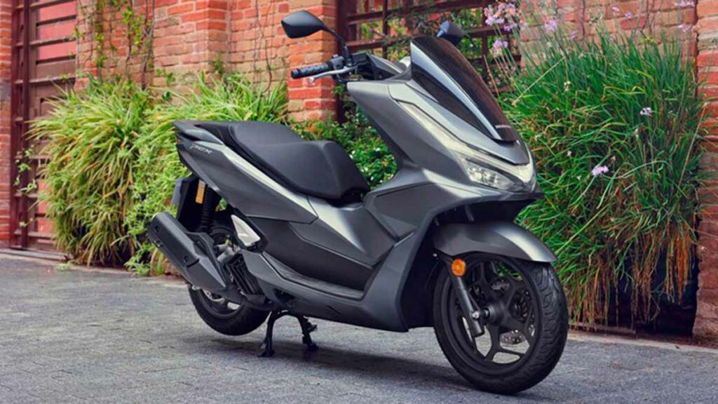 Los 11 scooters 125 para el carnet de coche que se presentan como novedades en 2025 10 Honda PCX125 2025