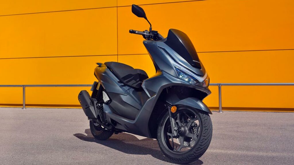 El sector de la moto cierra 2024 con una significativa mejora con respecto a 2023 10 Honda PCX125 2025