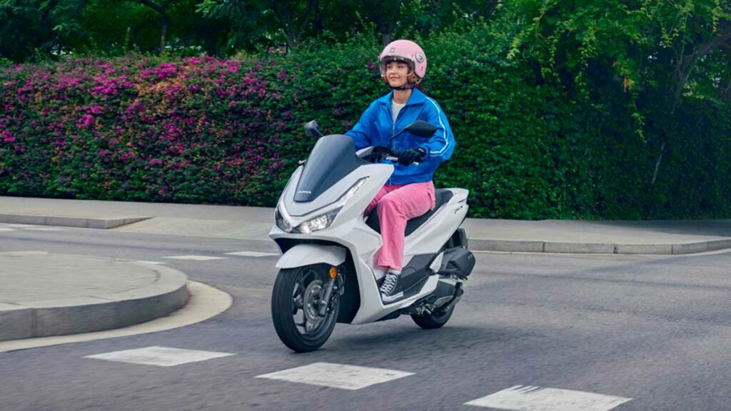 Honda PCX125 2025 1 Honda PCX125 2025