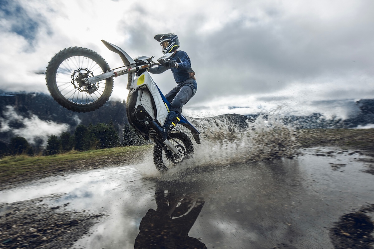 Husqvarna entra en 2025 por la puerta grande en el segmento de las motos eléctricas con la nueva Pioneer