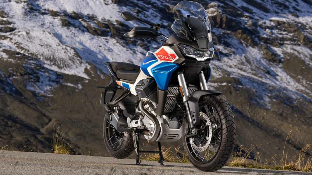 El Grupo Piaggio abre el periodo de pre-reserva para dos de sus modelos más esperados en 2025 9 Moto Guzzi Stelvio Duecento Tributo 2025
