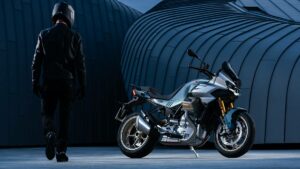 Moto Guzzi V100 Mandello S 2025