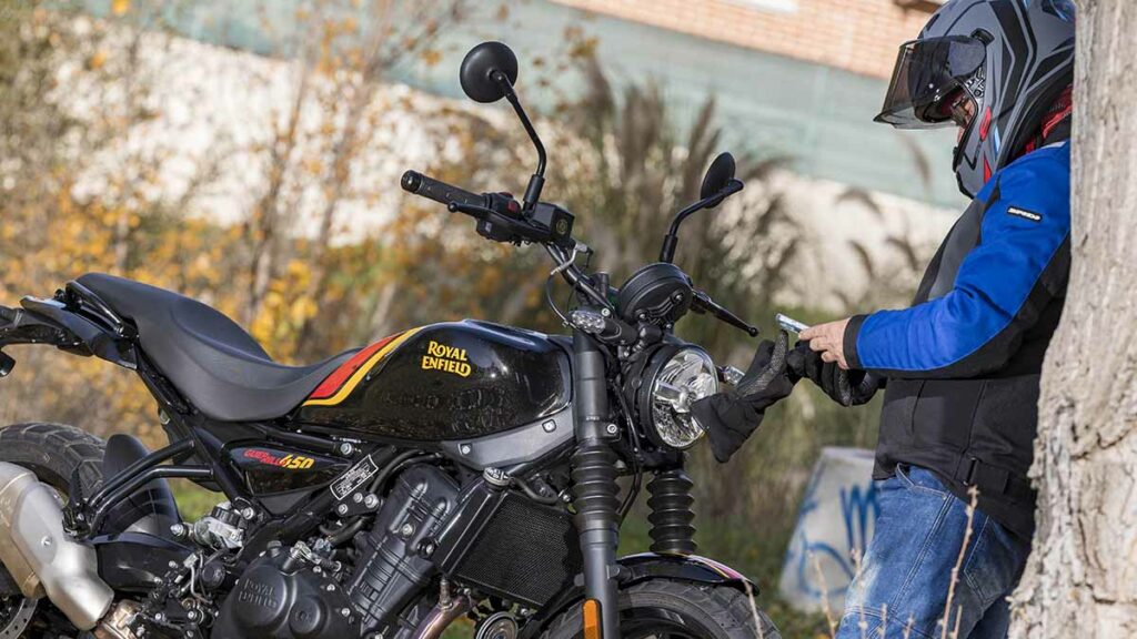 La Royal Enfield Guerrilla 450 nace como roadster divertida, gamberra y diferente 17 Prueba Royal Enfield Guerrilla 450